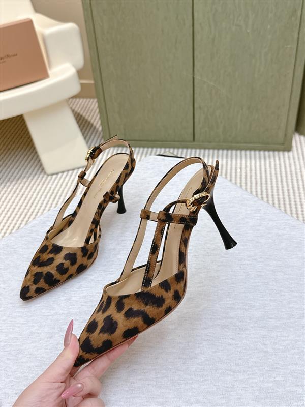 2025112810123723 300